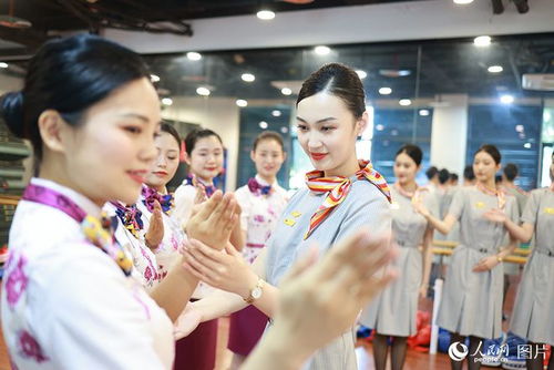 渝航渝鐵展風(fēng)采，空動(dòng)雙姝共筑服務(wù)新篇——記重慶空姐動(dòng)姐聯(lián)合服務(wù)禮儀培訓(xùn)備戰(zhàn)暑運(yùn)